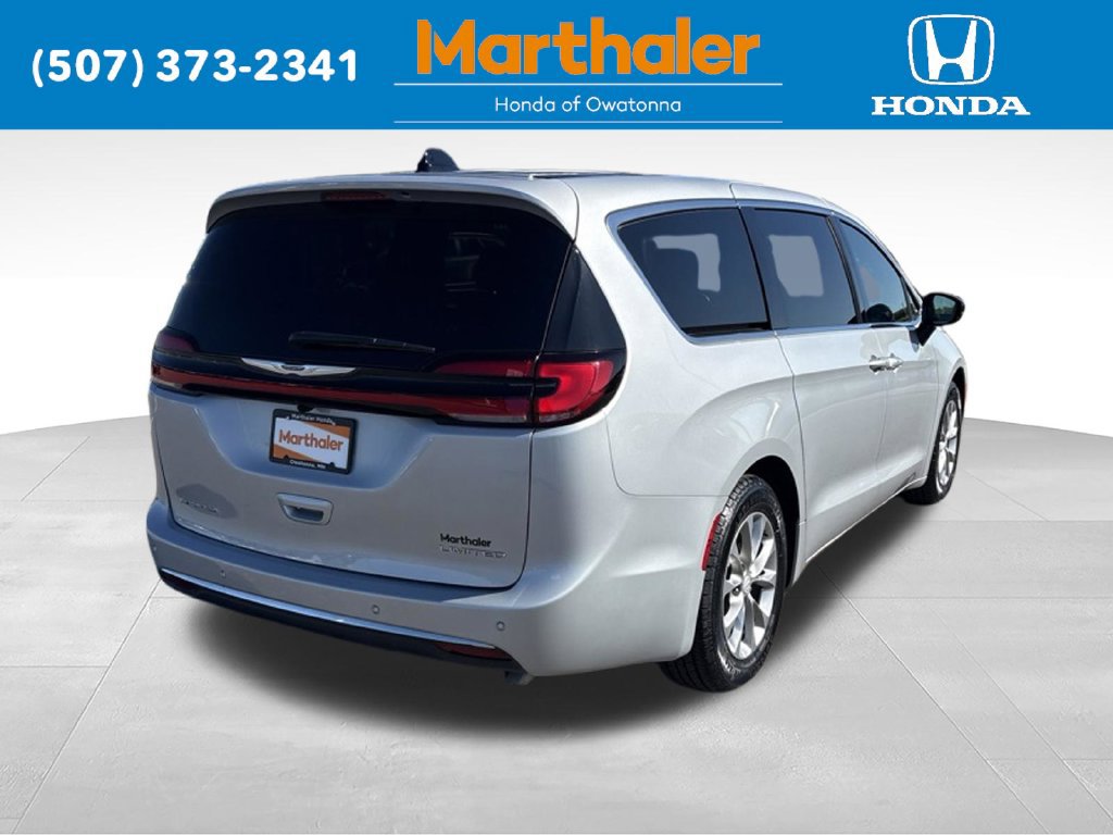 Used 2026 Chrysler Pacifica Limited FWD image 5