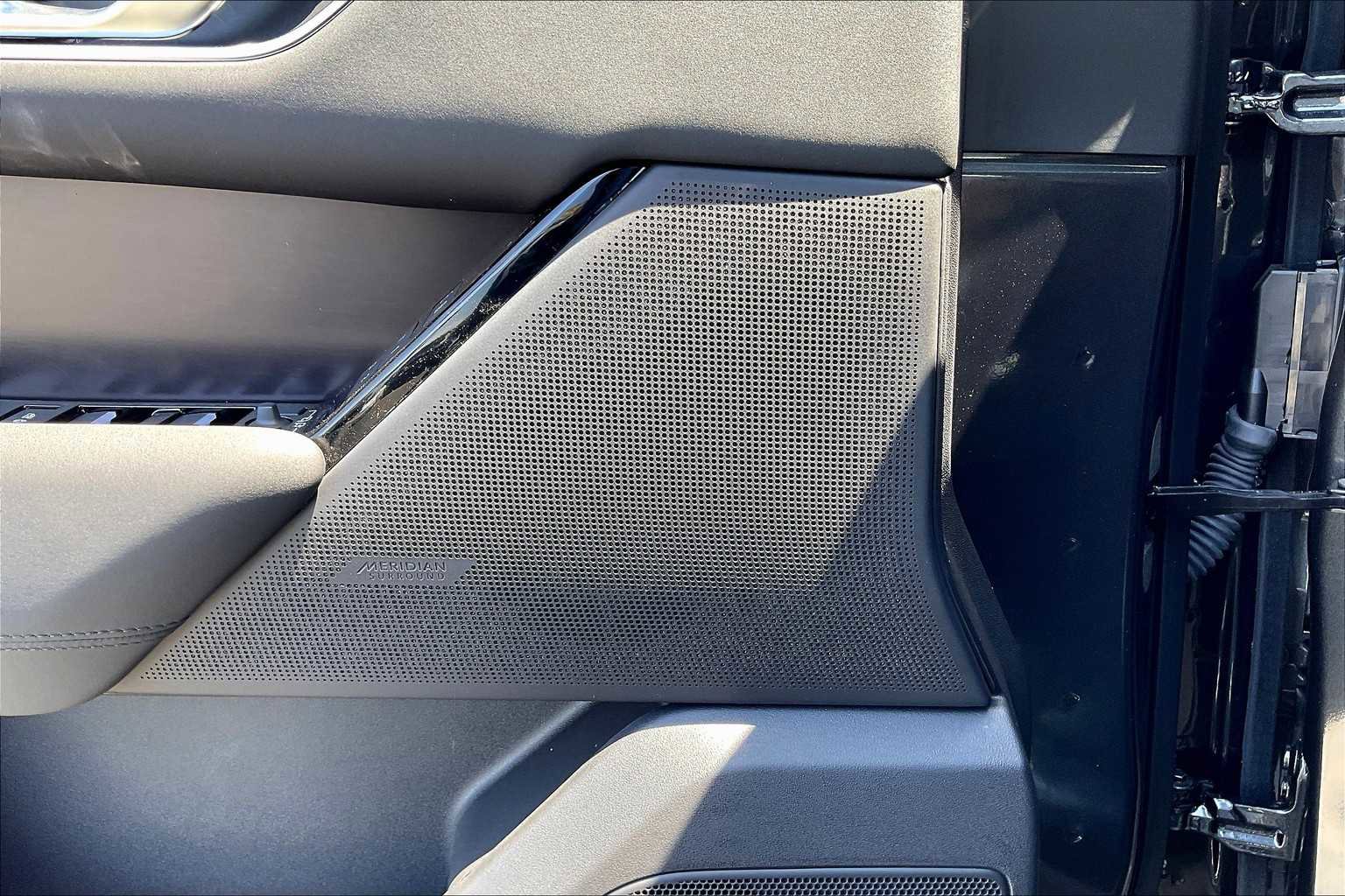 New 2026 Land Rover Range Rover Velar Dynamic SE image 20