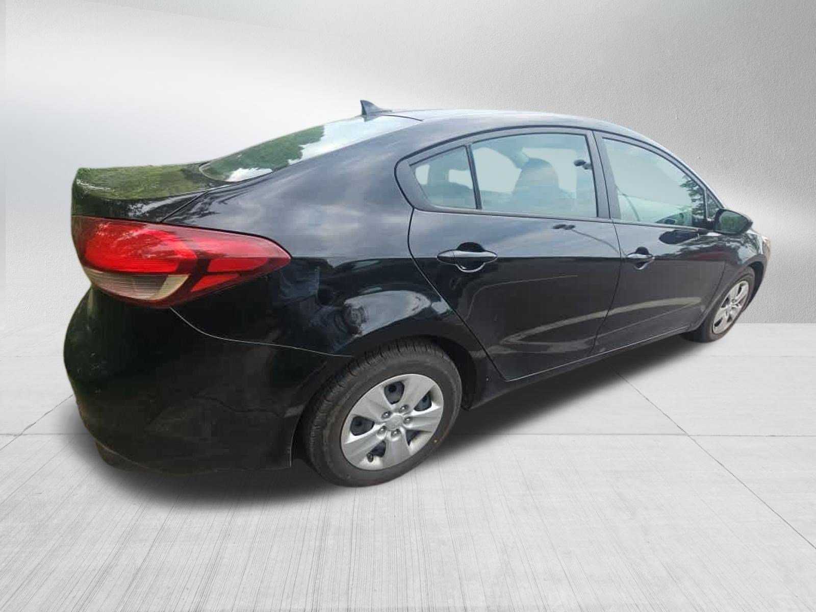 Used 2017 Kia Forte LX FWD image 4