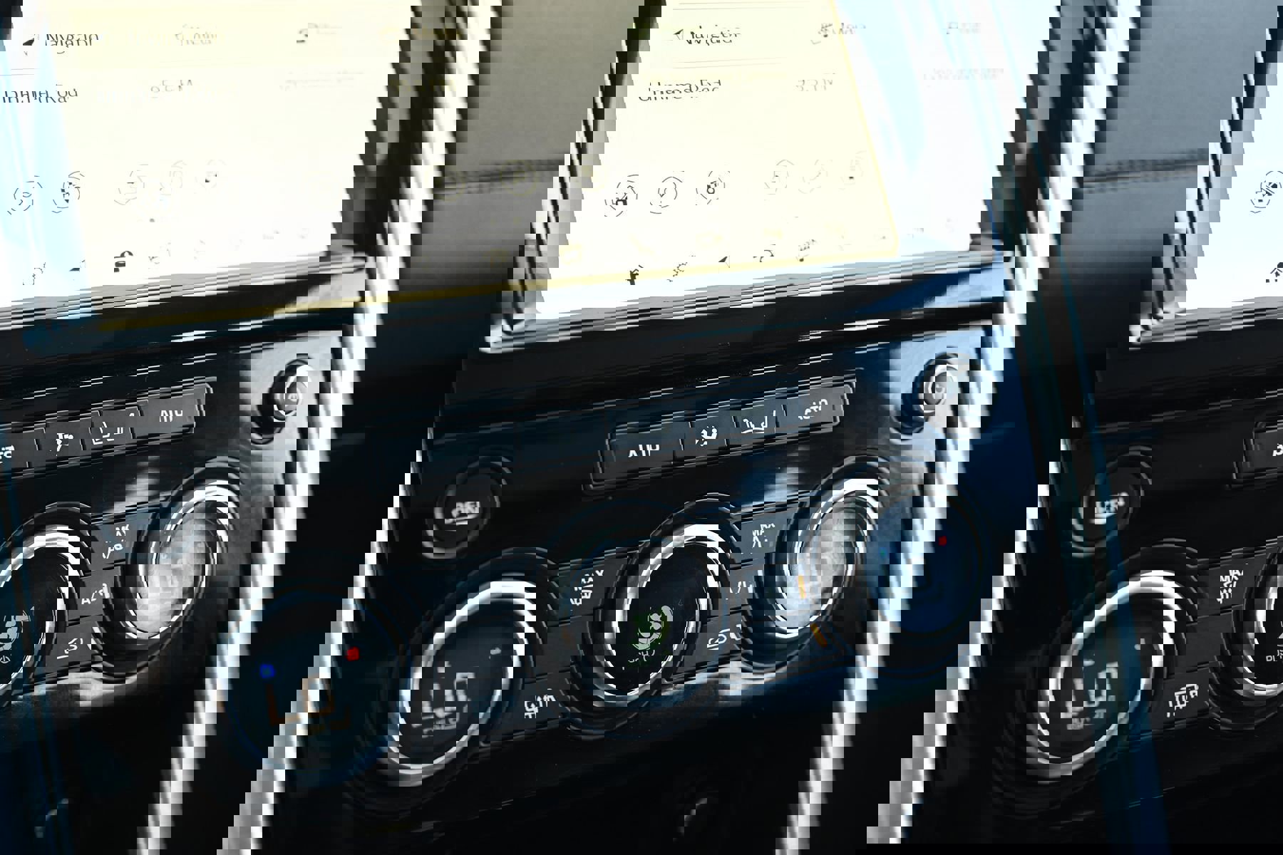 Used 2020 Land Rover Discovery HSE AWD/4WD image 30