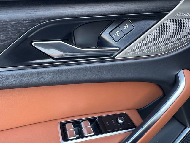 Used 2023 Jaguar F-PACE R-Dynamic S image 5