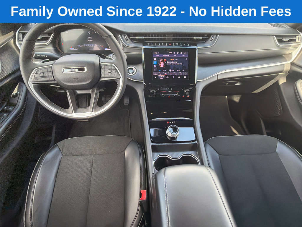 Used 2025 Jeep Grand Cherokee Altitude AWD/4WD image 23