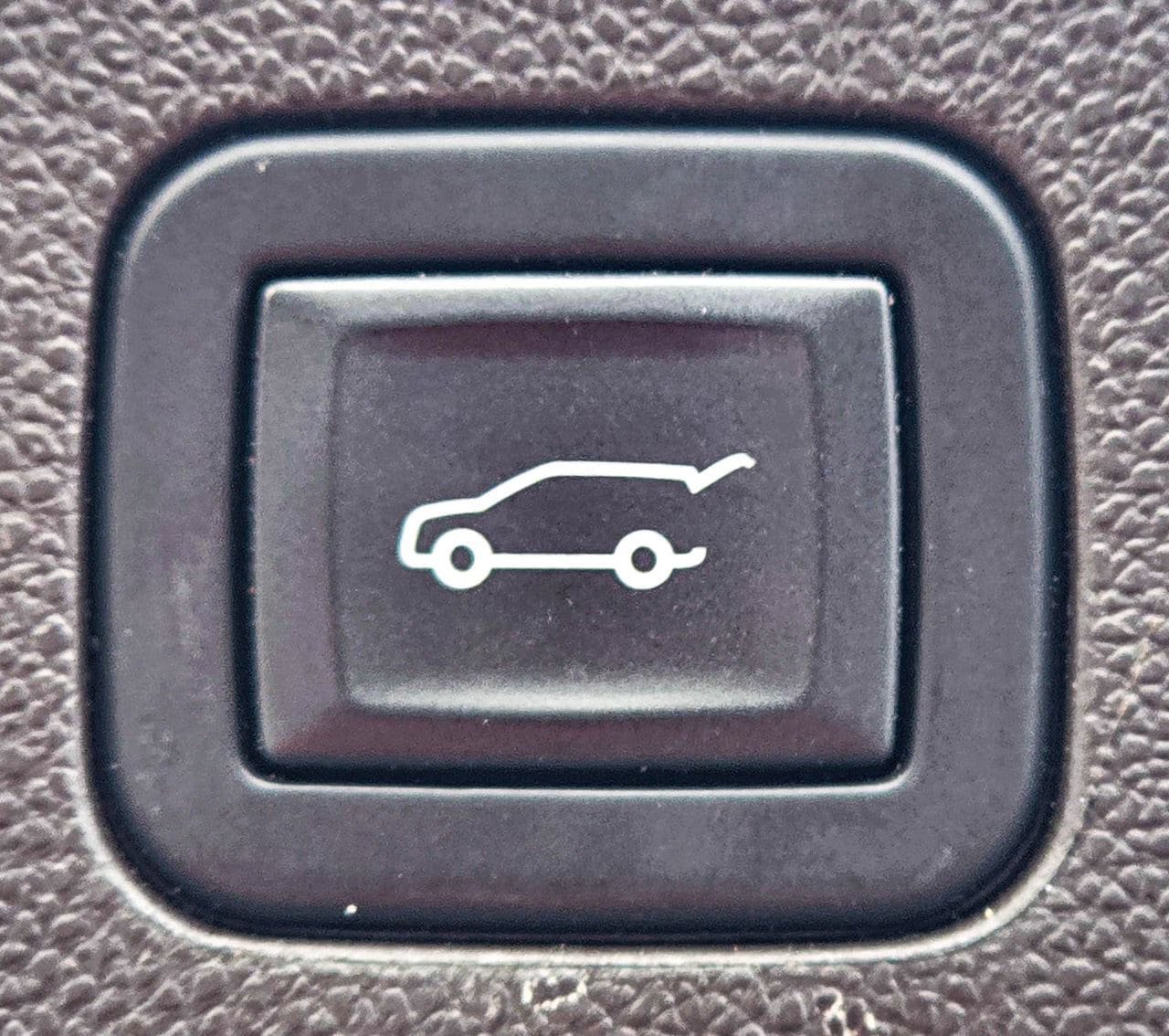 Used 2023 Cadillac Escalade ESV Sport w/ LPO, ONYX Package AWD/4WD image 43