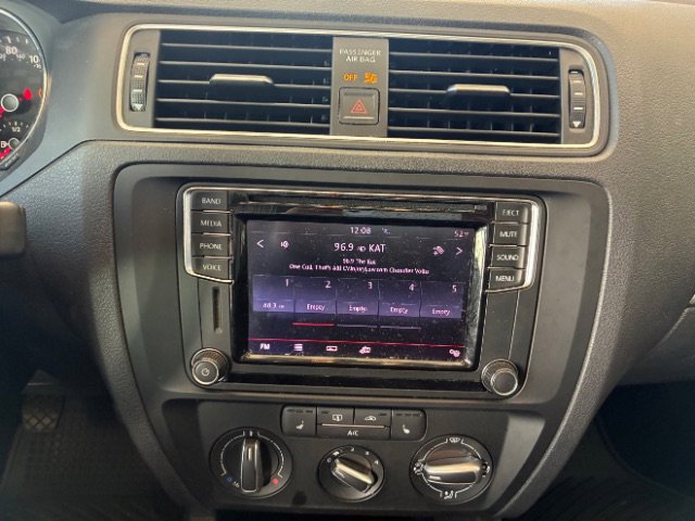 Used 2017 Volkswagen Jetta SE image 16