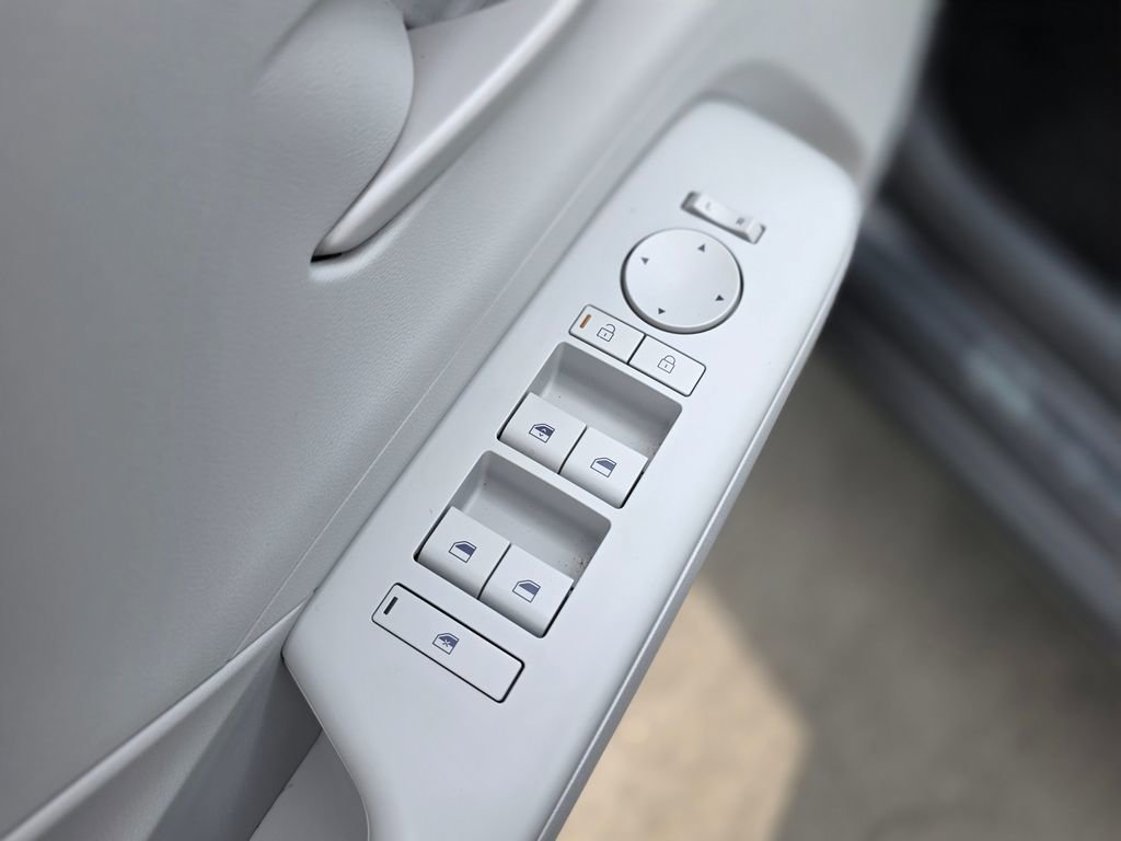 Used 2025 Hyundai Kona SE image 22