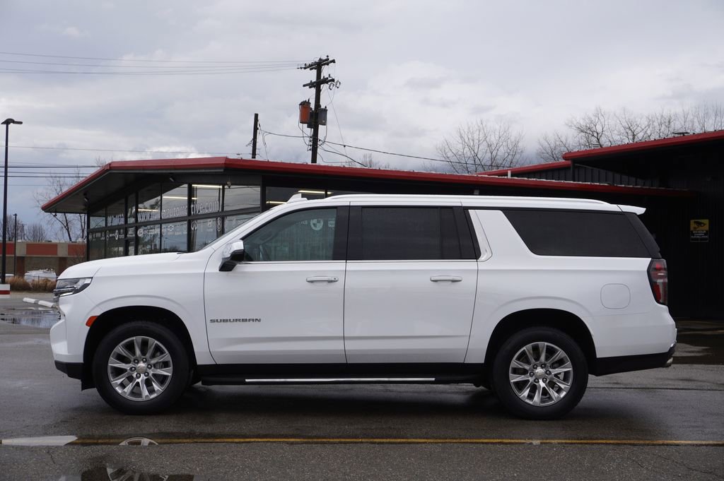 Used 2023 Chevrolet Suburban Premier image 4