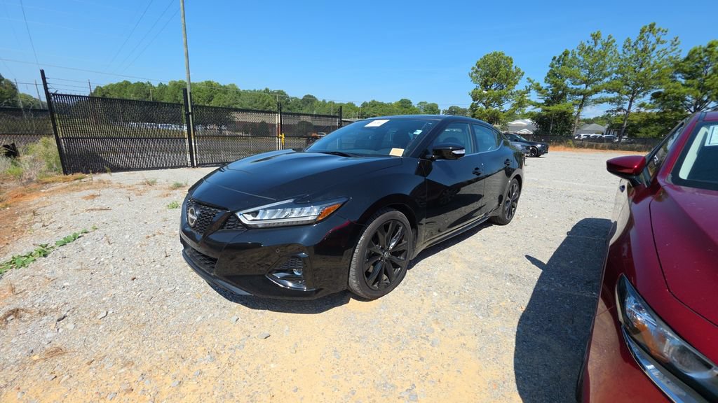 Used 2023 Nissan Maxima SR w/ Sport Mat Group FWD image 3