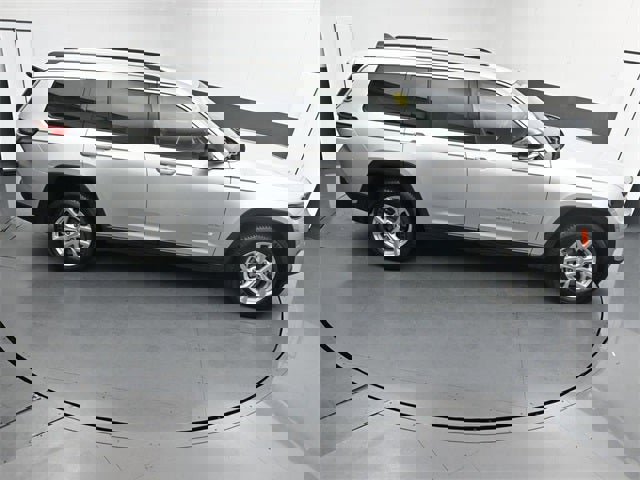 Used 2023 Jeep Grand Cherokee L Limited image 32