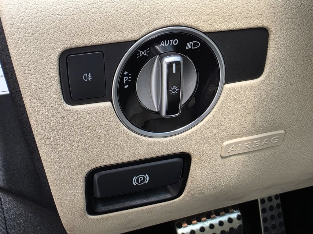 Used 2013 Mercedes-Benz SLK 250 image 23