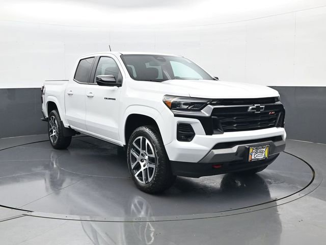 Used 2024 Chevrolet Colorado Z71 w/ Z71 Convenience Package 2 AWD/4WD image 3