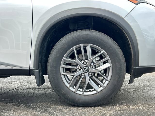 Used 2025 Nissan Rogue S AWD/4WD image 10