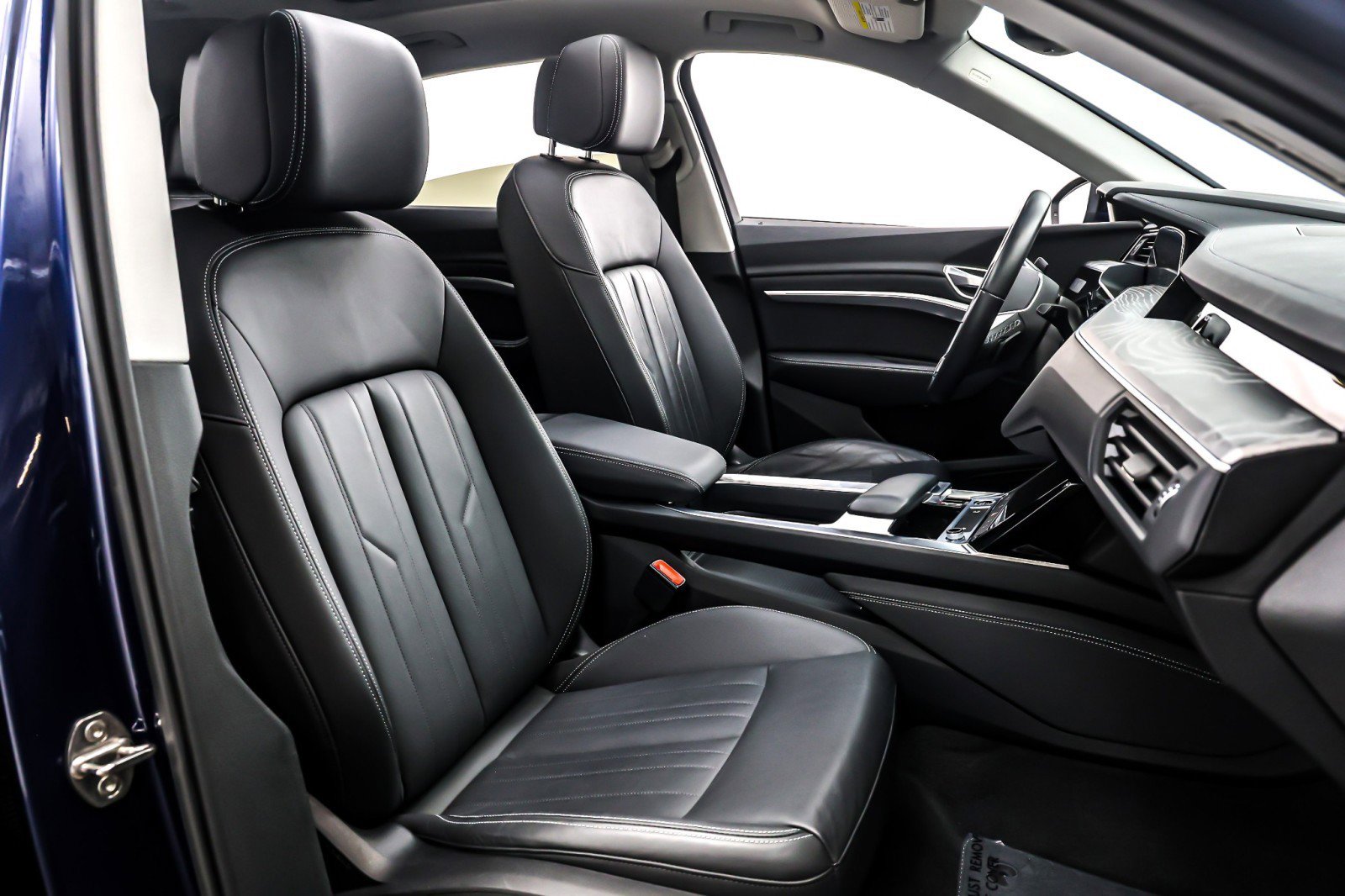 Used 2022 Audi e-tron Premium w/ Convenience Plus Package image 8