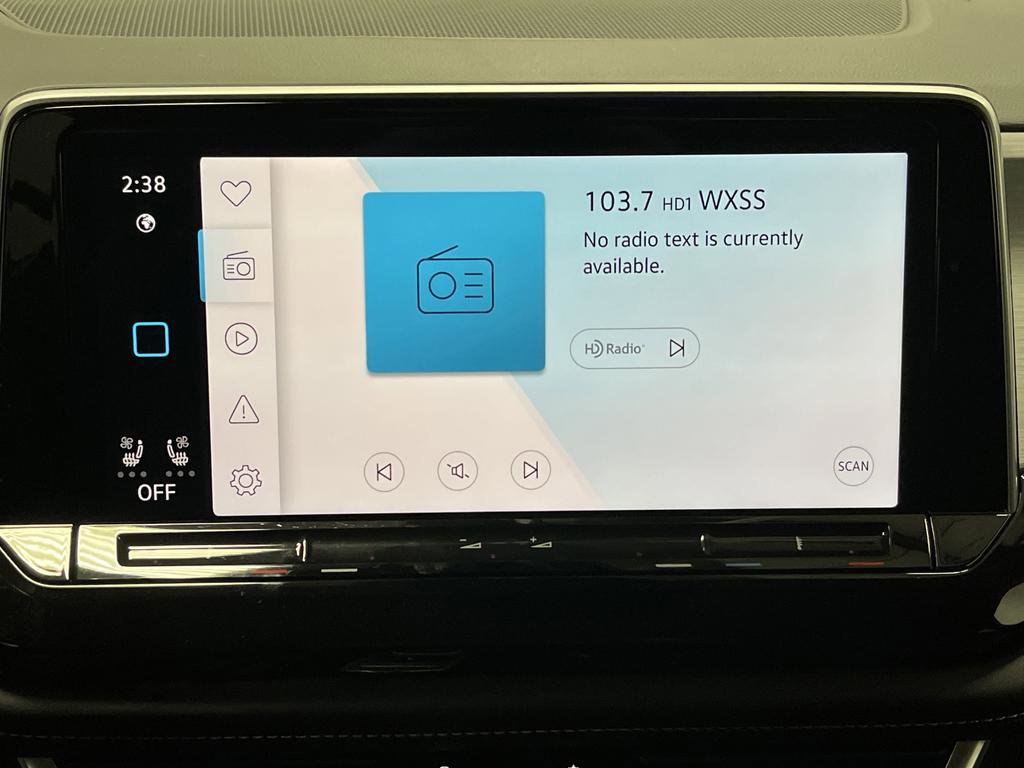 Certified 2025 Volkswagen Atlas Cross Sport SE w/ Panoramic Sunroof Package image 18