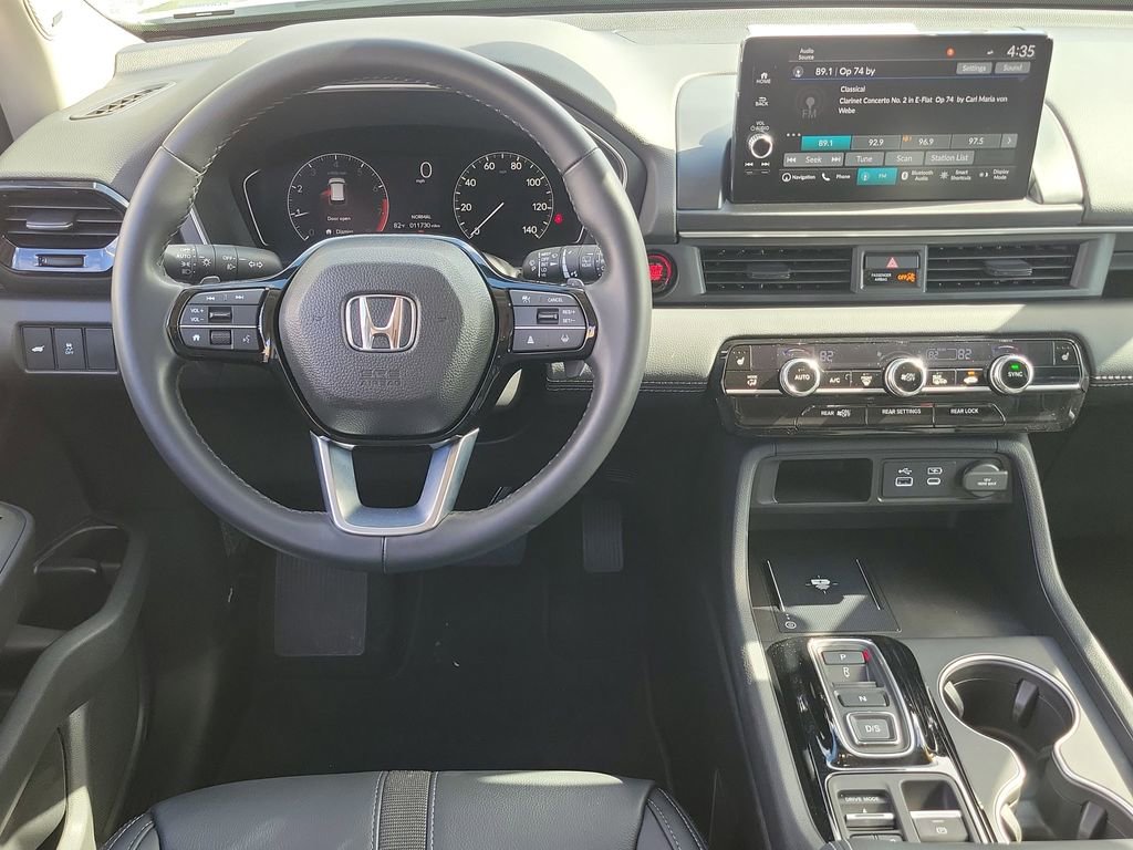 Used 2025 Honda Pilot Touring image 19