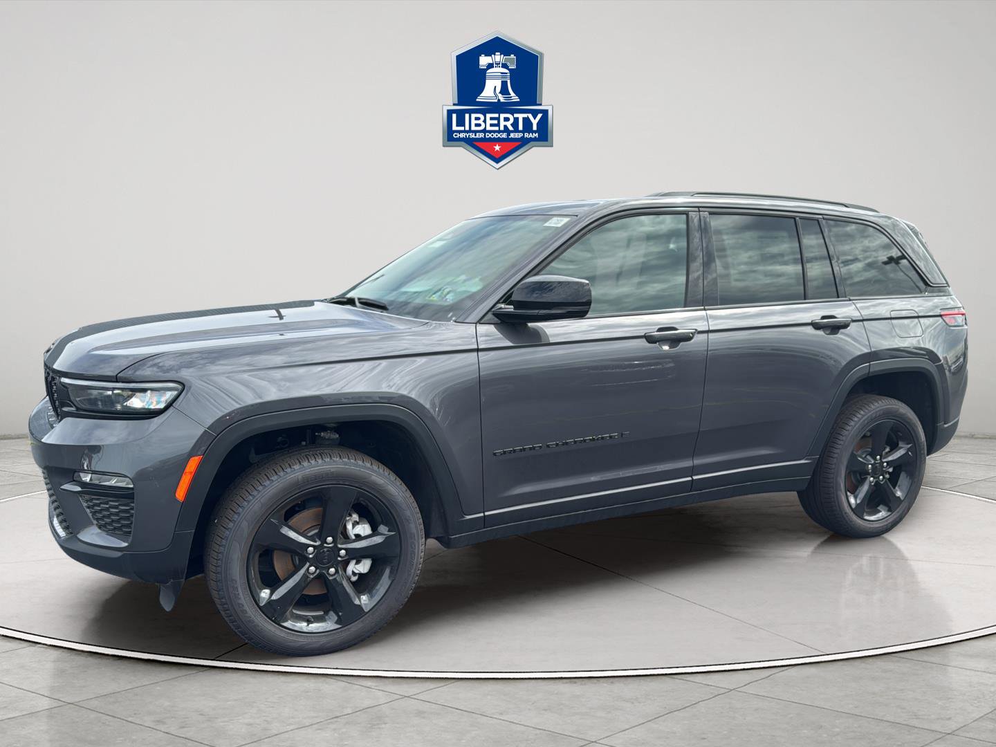 New 2025 Jeep Grand Cherokee Limited w/ Black Appearance Package AWD/4WD image 5