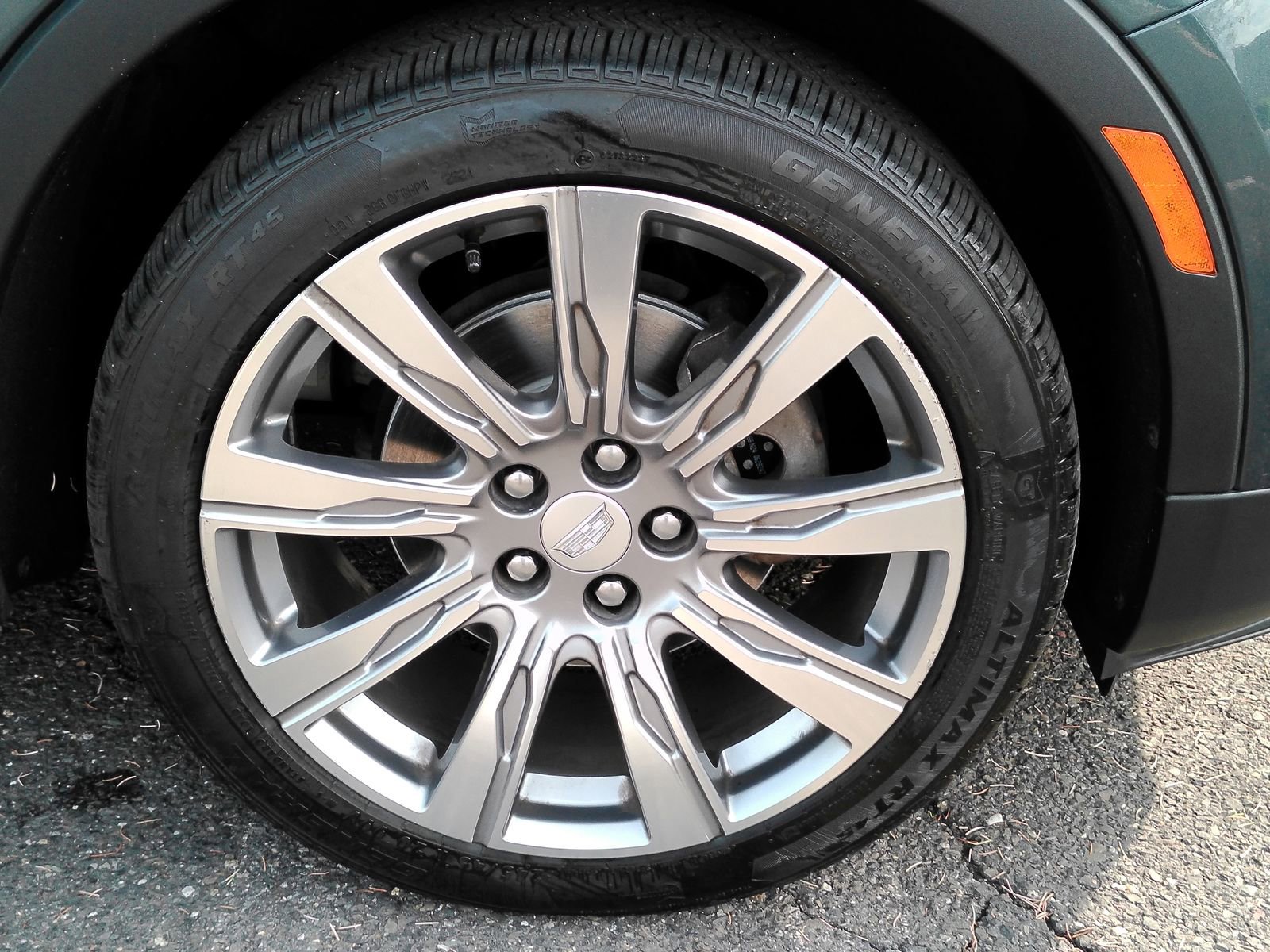 Certified 2019 Cadillac XT4 Premium Luxury AWD/4WD image 31