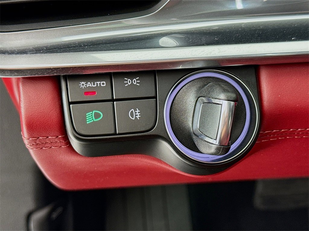 Certified 2023 Porsche Panamera image 14