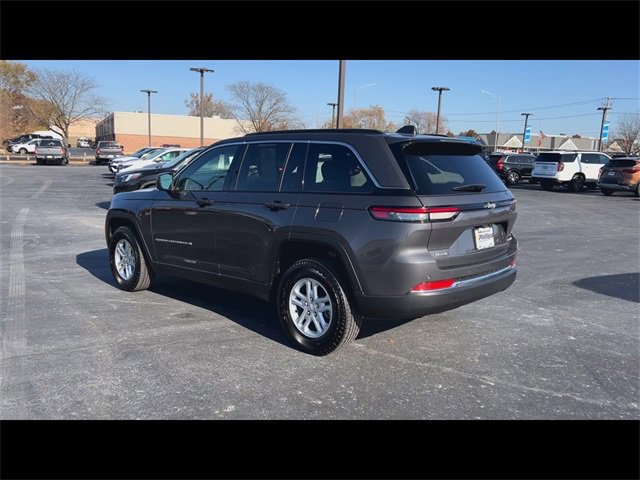 Used 2025 Jeep Grand Cherokee Laredo image 6