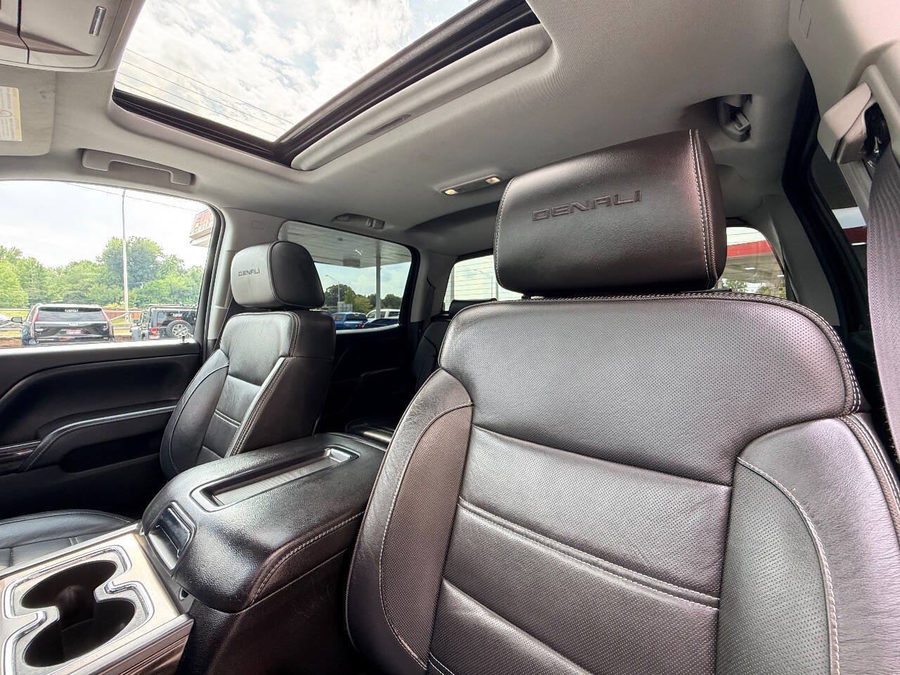 Used 2015 GMC Sierra 2500 Denali w/ Duramax Plus Package AWD/4WD image 32