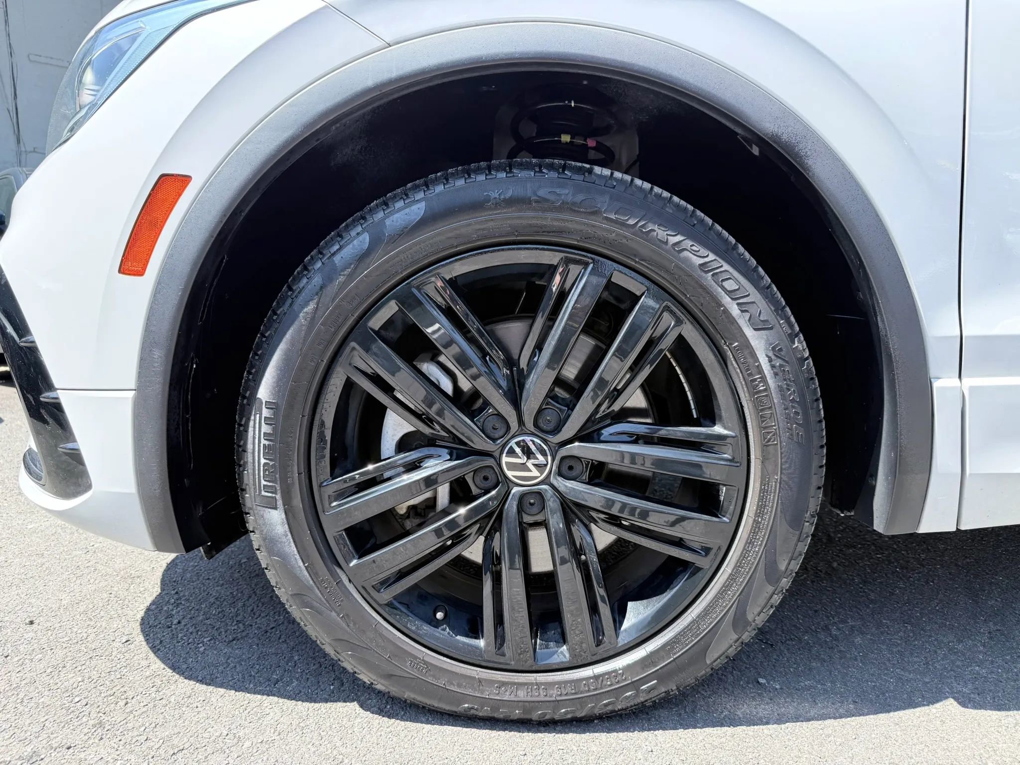 Used 2022 Volkswagen Tiguan SE R-Line AWD/4WD image 7