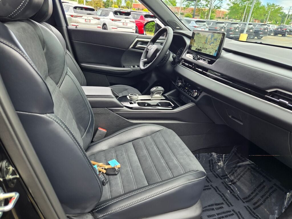 New 2026 Mitsubishi Outlander LE AWD/4WD image 4