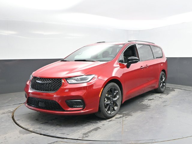 Used 2025 Chrysler Pacifica Limited FWD image 6