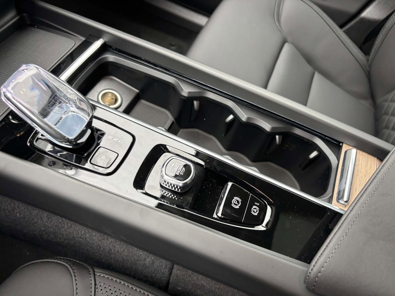 New 2026 Volvo XC60 B5 Plus w/ Protection Package Premier image 20