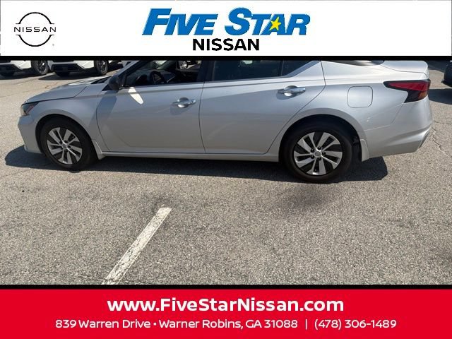 Used 2025 Nissan Altima 2.5 S FWD image 15