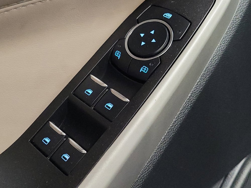 Used 2021 Ford Explorer XLT image 27