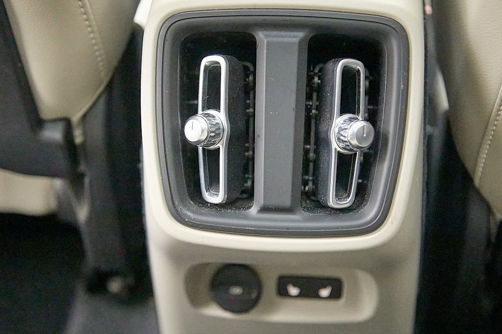 Certified 2023 Volvo XC40 B5 Plus w/ Driver Assist Package image 25