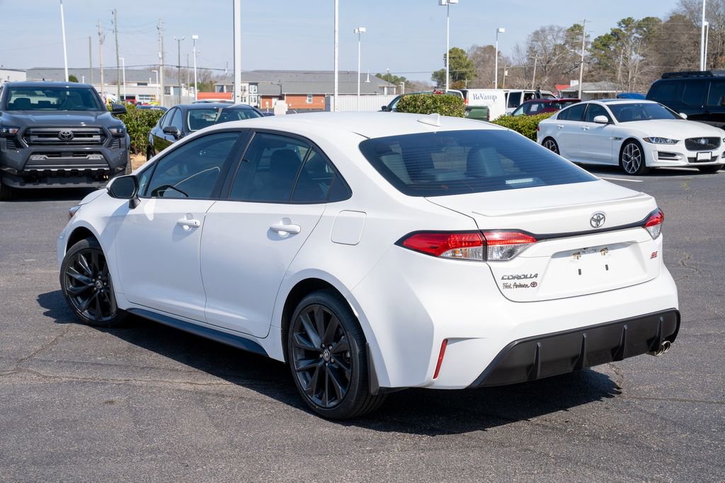 Certified 2025 Toyota Corolla SE image 3