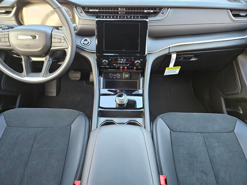 New 2025 Jeep Grand Cherokee Altitude image 14