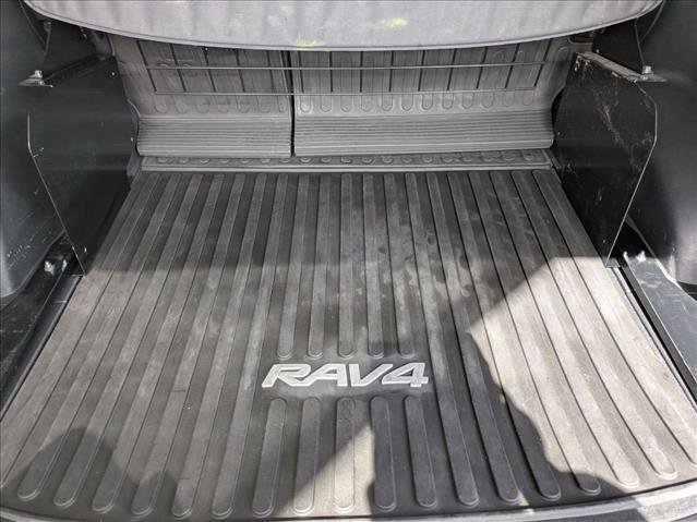 Used 2021 Toyota RAV4 LE image 6