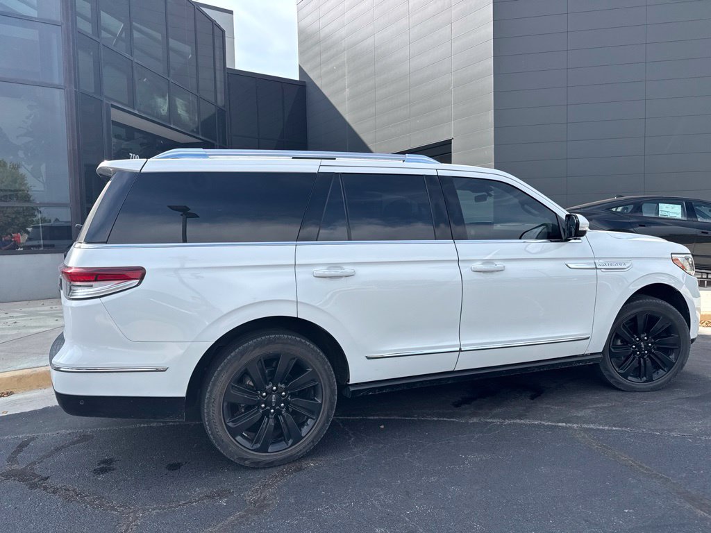 Used 2024 Lincoln Navigator Reserve AWD/4WD image 4