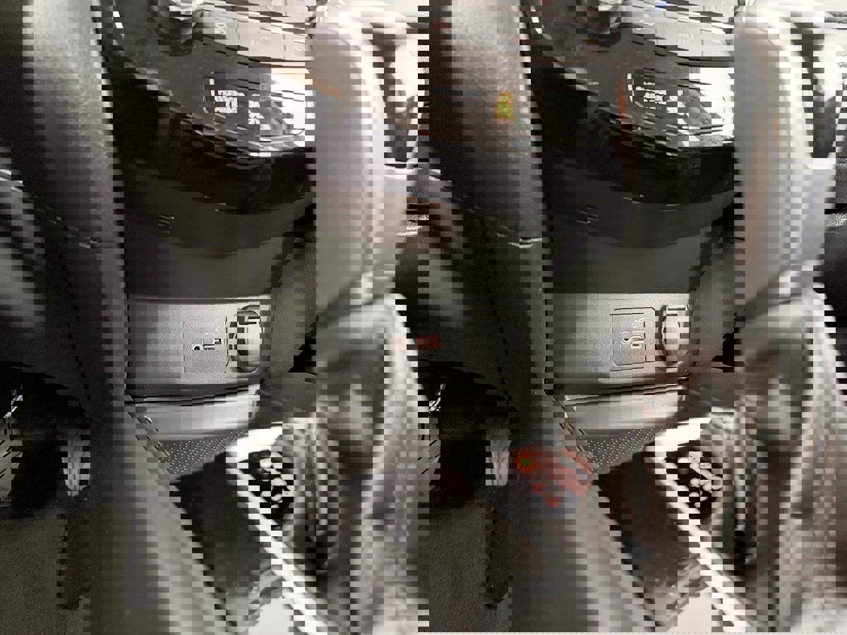 Used 2018 Nissan Rogue SV image 50