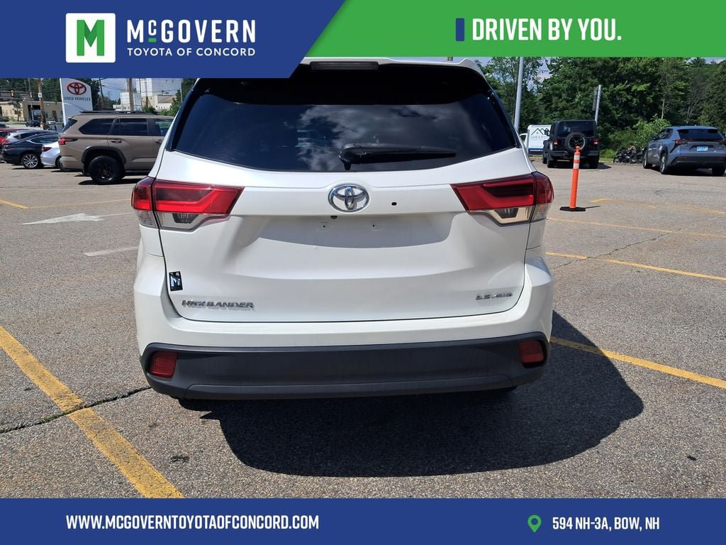 Used 2019 Toyota Highlander Plus AWD/4WD image 4