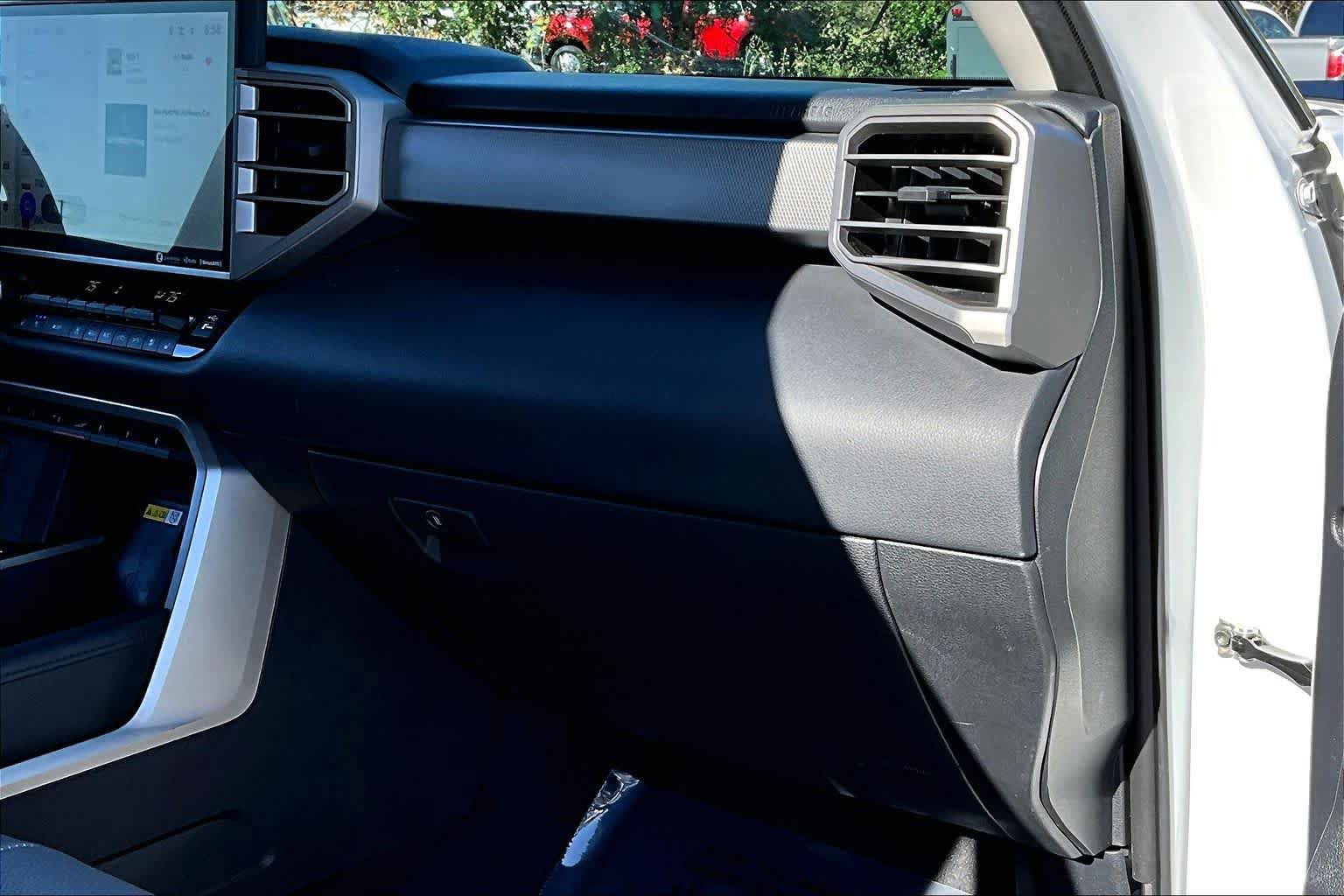 Used 2022 Toyota Tundra Limited AWD/4WD image 17