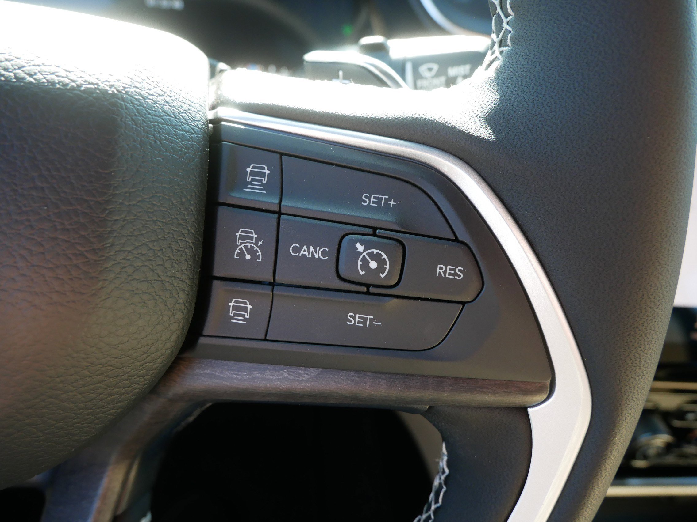 New 2025 Jeep Grand Cherokee Limited image 9