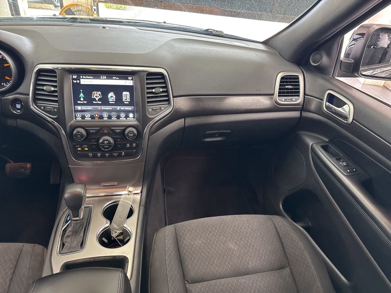 Used 2018 Jeep Grand Cherokee Laredo image 45