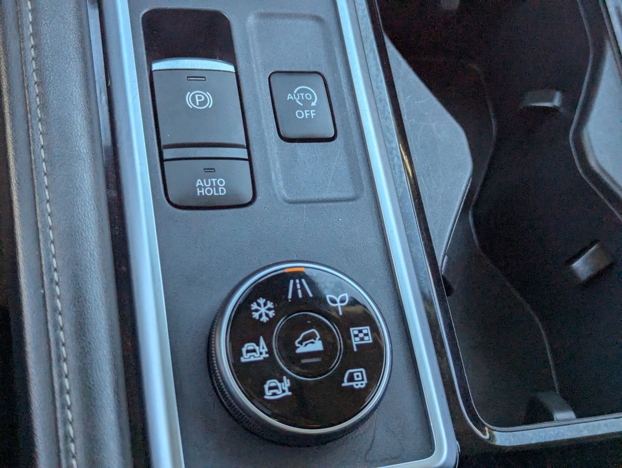 Certified 2024 Nissan Pathfinder SV image 27
