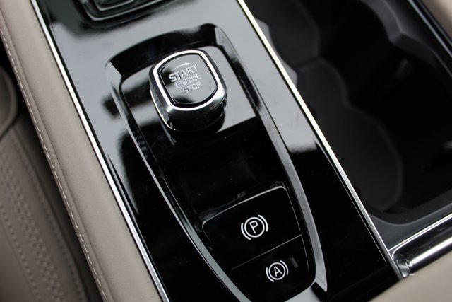 New 2026 Volvo XC90 B5 Core w/ Protection Package Premier image 26