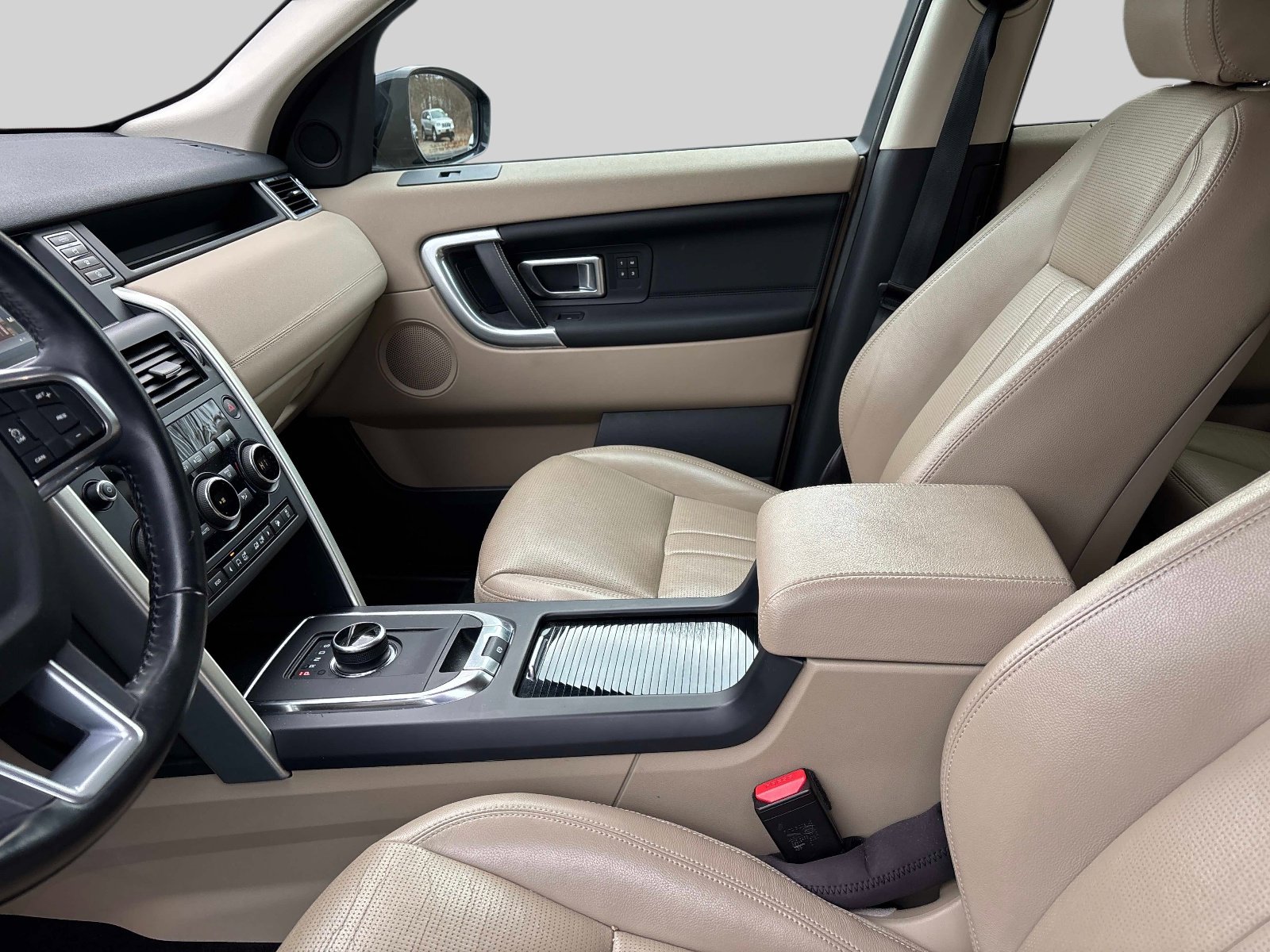 Used 2019 Land Rover Discovery Sport HSE image 23