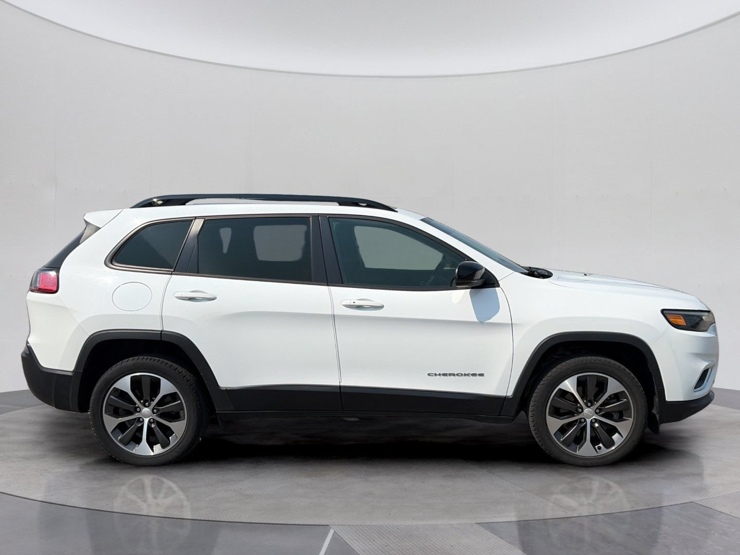 Used 2022 Jeep Cherokee Limited w/ Elite Package AWD/4WD image 7
