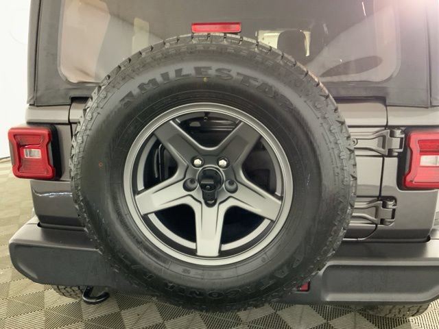 Used 2025 Jeep Wrangler Unlimited Sahara w/ Technology Group AWD/4WD image 13