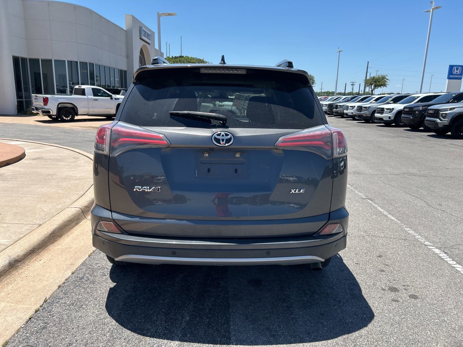 Used 2017 Toyota RAV4 XLE FWD image 6