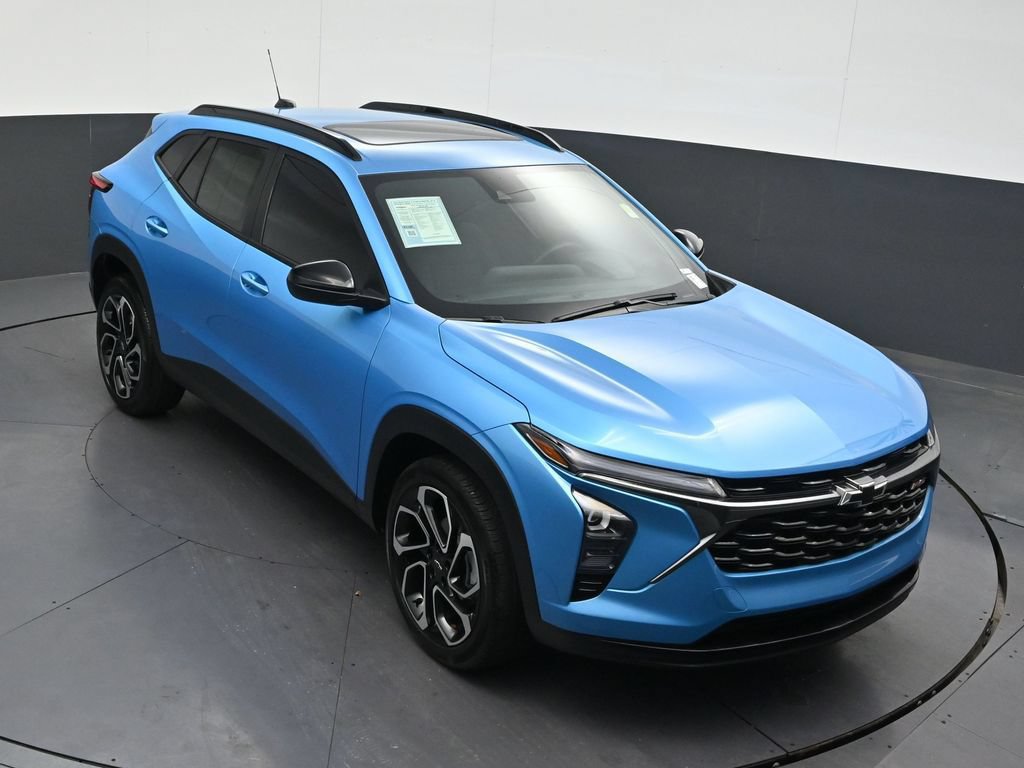 Used 2025 Chevrolet Trax RS w/ Sunroof Package FWD image 18