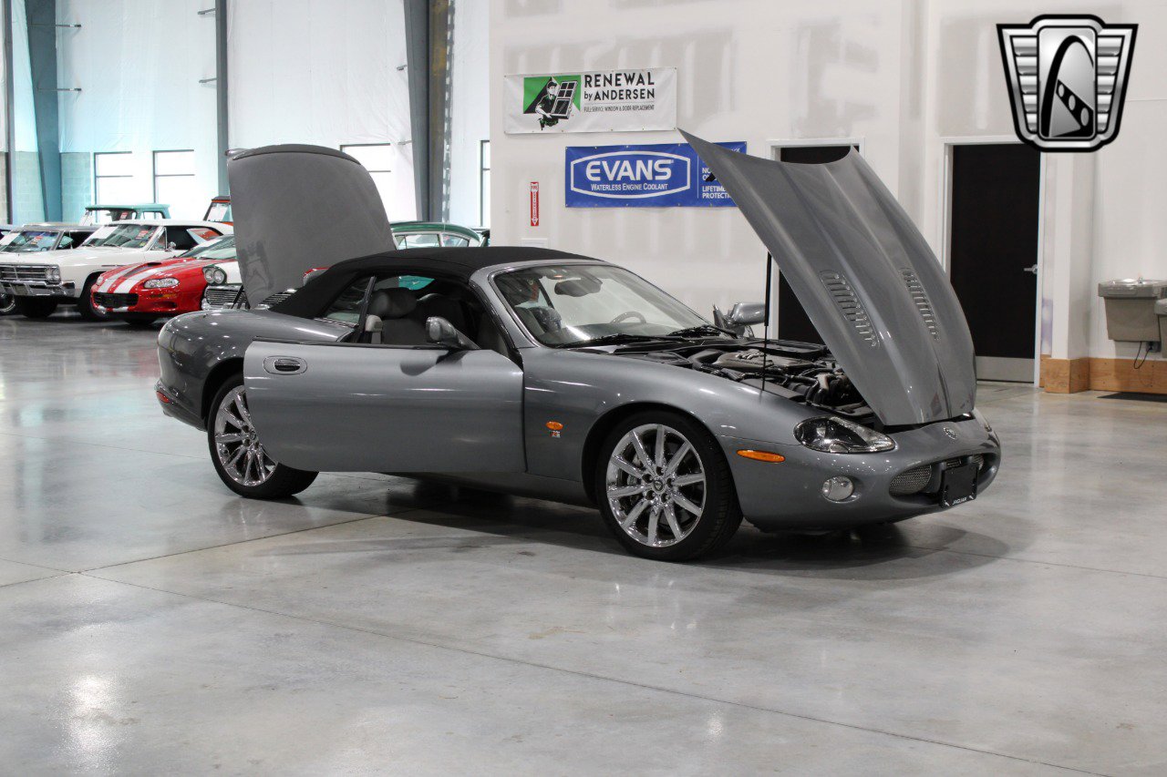 Used 2004 Jaguar XK8 Convertible image 20