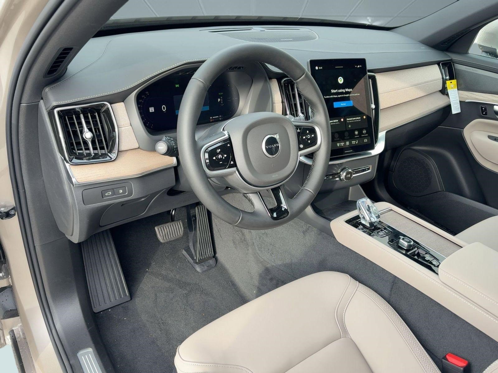 New 2026 Volvo XC90 T8 Plus w/ Protection Package Premier image 4