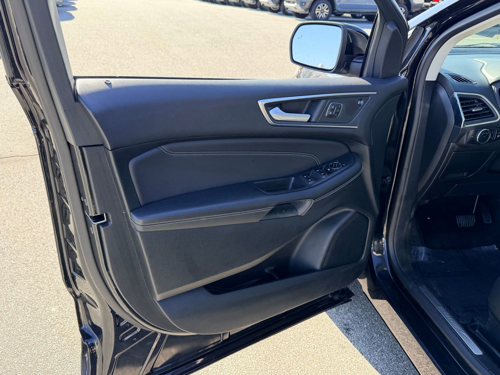 Used 2024 Ford Edge Titanium AWD/4WD image 16