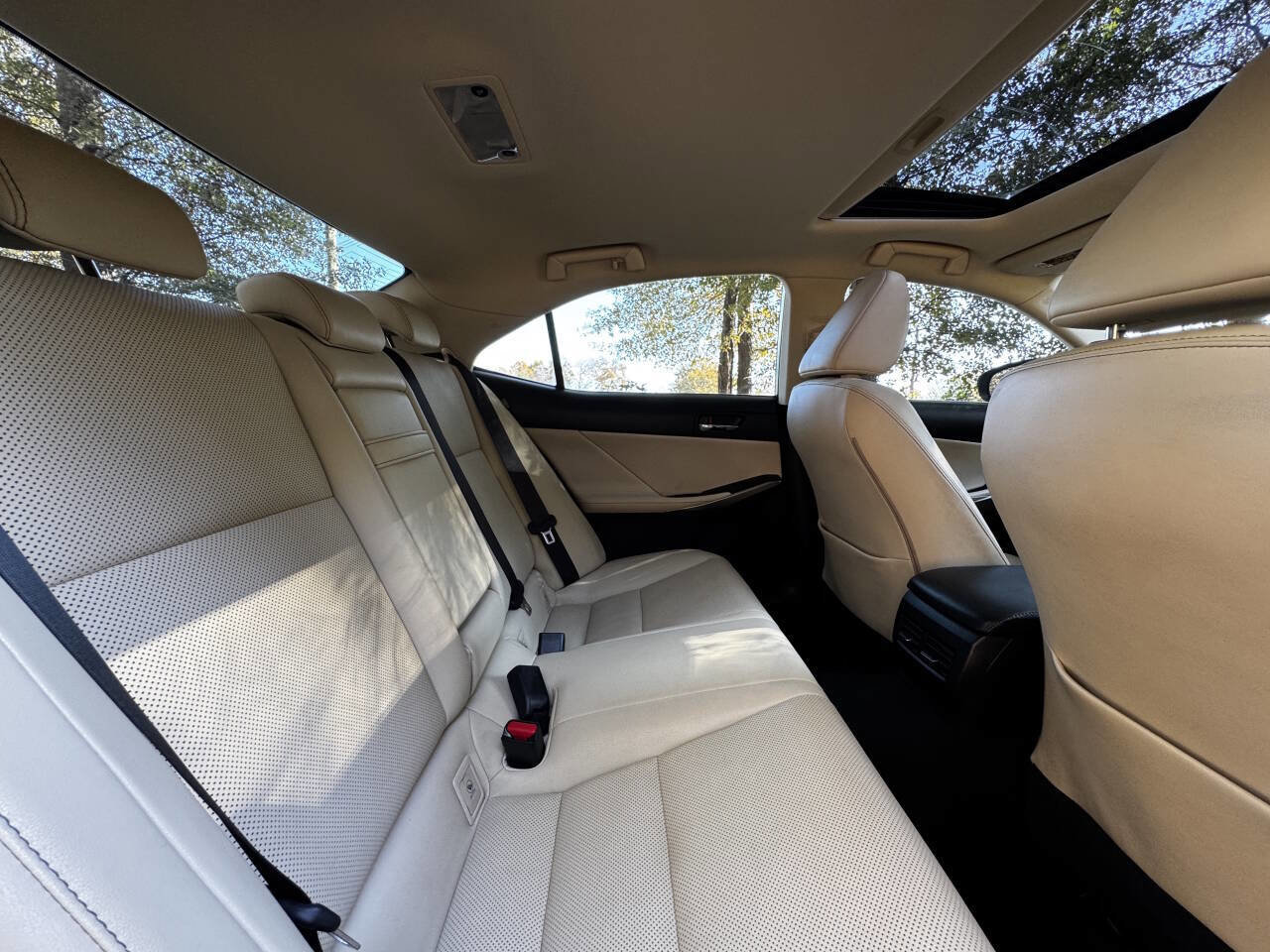 Used 2016 Lexus IS 300 AWD image 16